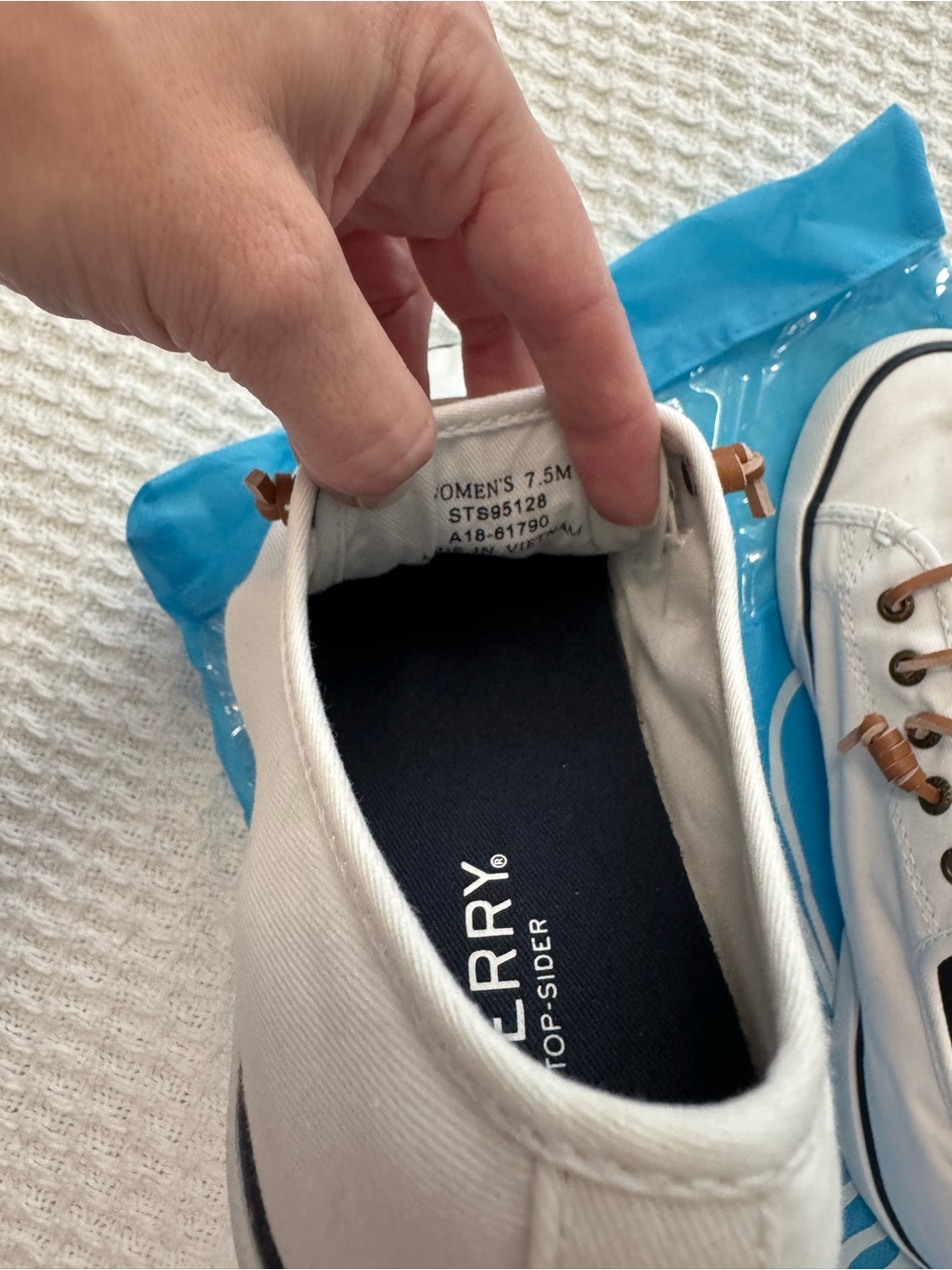 Sperry - Picture 5 of 6